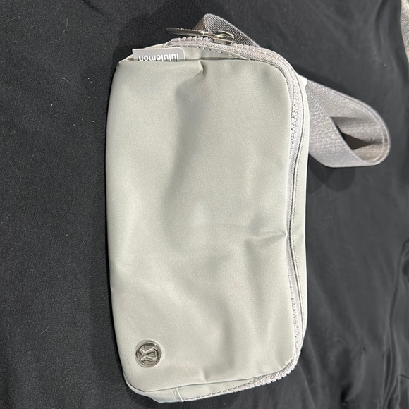 lululemon athletica Handbags - NWT Lululemon Everywhere Belt Bag Silver Drop